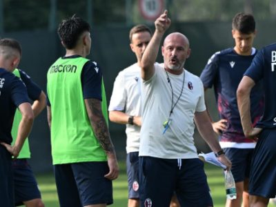 Primo allenamento a Casteldebole per il nuovo Bologna di Italiano. Domani test atletici al mattino e altra seduta al pomeriggio