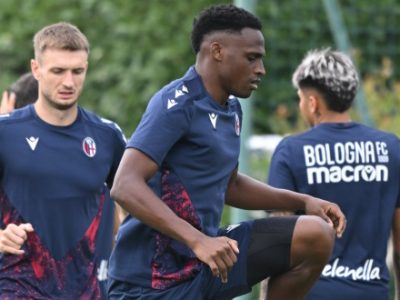 Bologna a Napoli con anche Holm, Lucumí e Urbanski. Dallinga ok, subito convocato Pobega: maglia numero 18 per lui