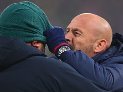 Benvenuti nel calcio di oggi, mondo di finzione dove persino festeggiare è reato