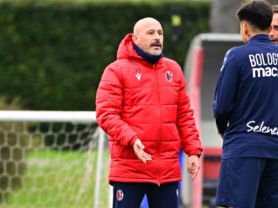 Esercitazioni tecnico-tattiche e partitella verso Parma-Bologna, lavoro differenziato per Ferguson e Odgaard